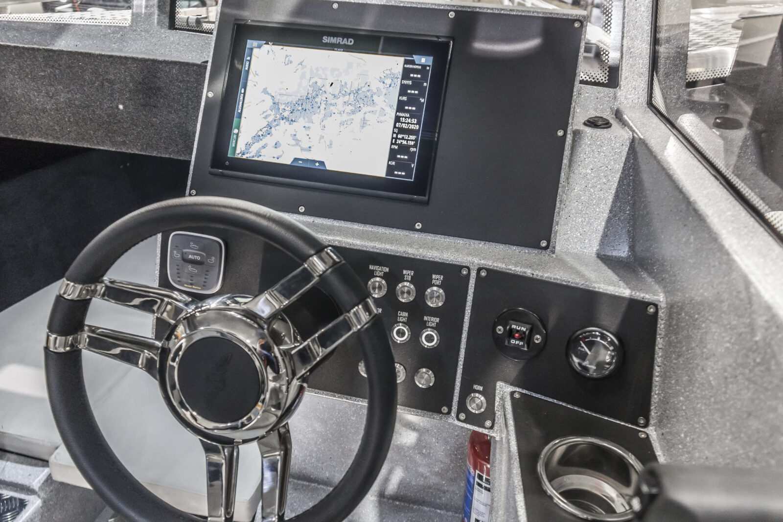 VOYAGER 700 CABIN více informací na www.vboats.cz - Image 14